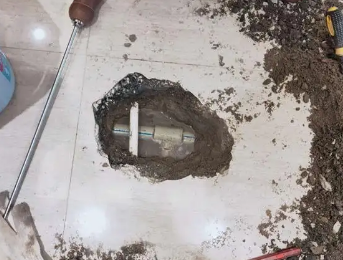 皇姑测漏水电话